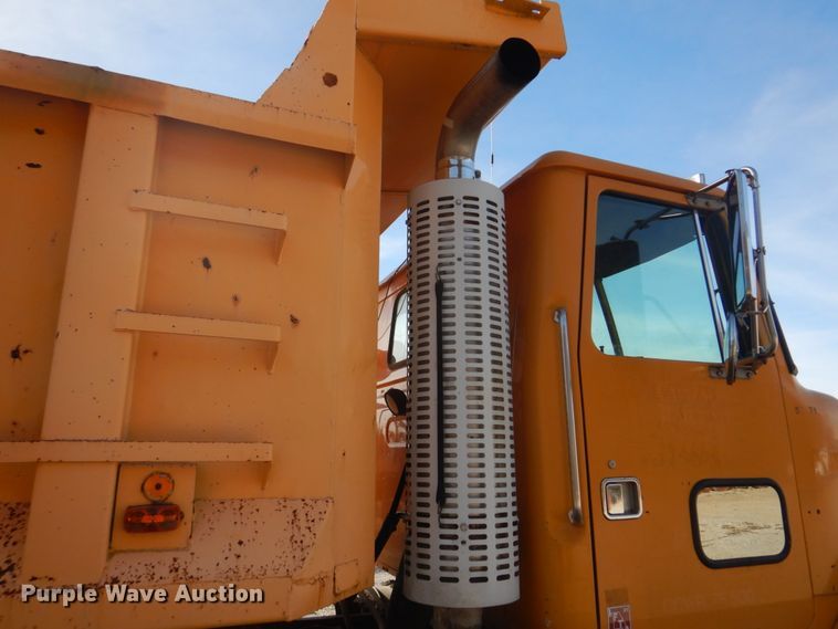 image for item DH8032 1994 White GMC WG  dump truck