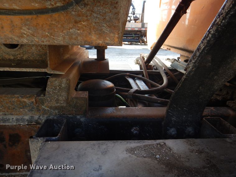 image for item DH8032 1994 White GMC WG  dump truck