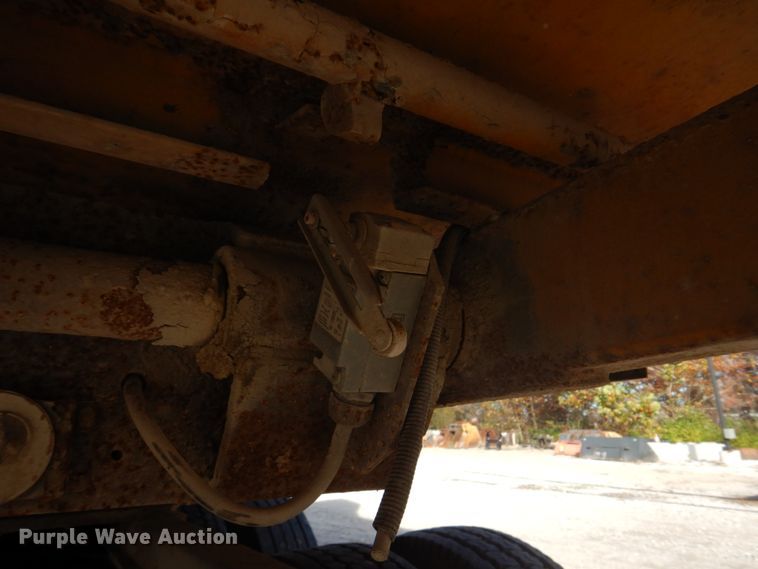 image for item DH8032 1994 White GMC WG  dump truck