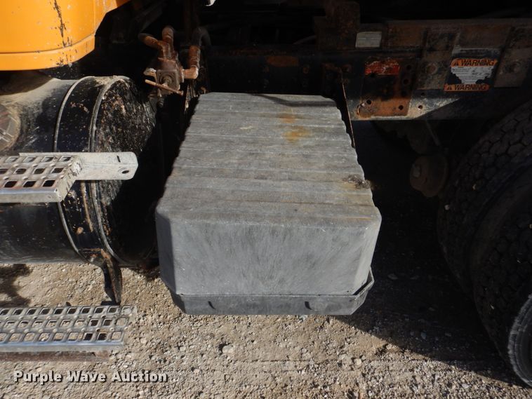 image for item DH8032 1994 White GMC WG  dump truck