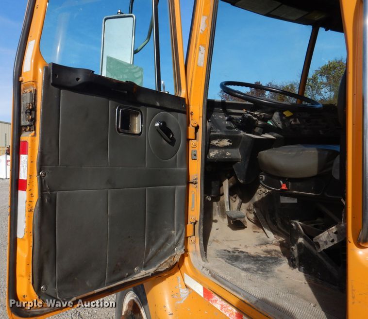 image for item DH8032 1994 White GMC WG  dump truck