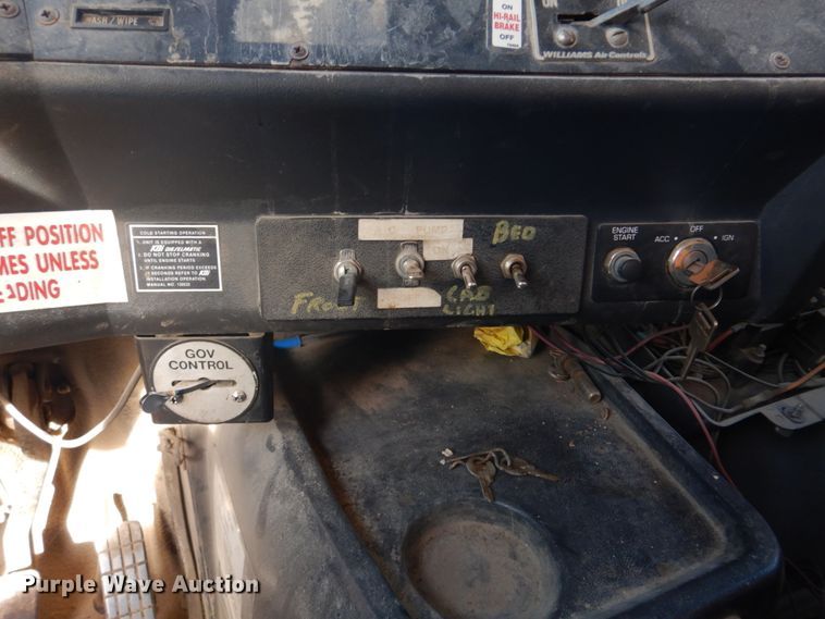 image for item DH8032 1994 White GMC WG  dump truck