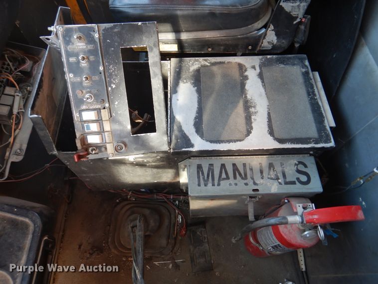 image for item DH8032 1994 White GMC WG  dump truck