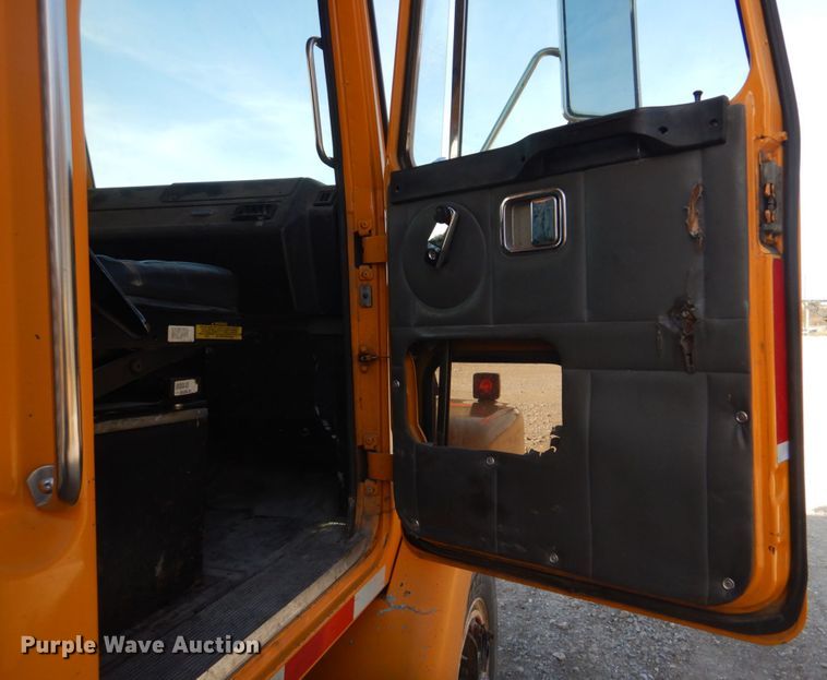 image for item DH8032 1994 White GMC WG  dump truck