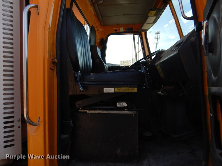 image for item DH8032 1994 White GMC WG  dump truck