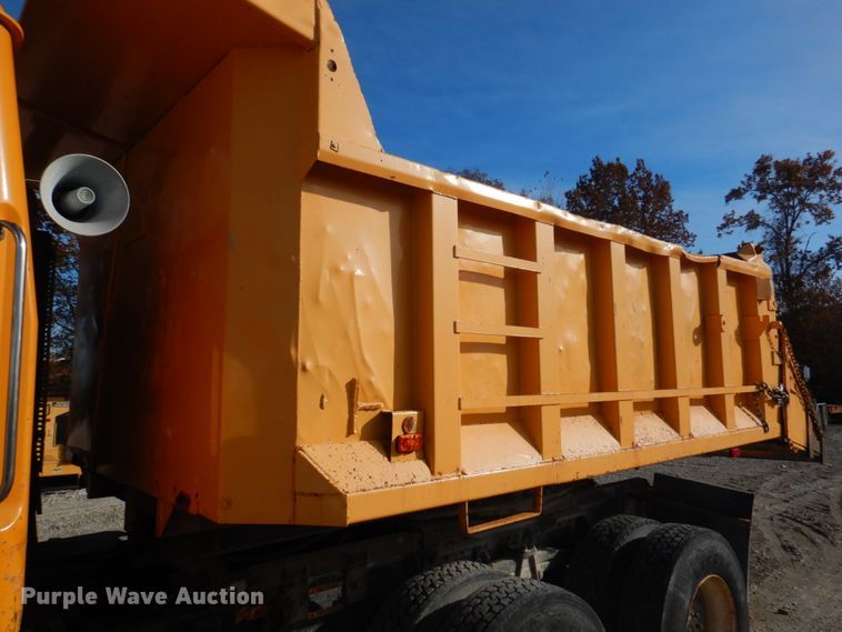 image for item DH8032 1994 White GMC WG  dump truck