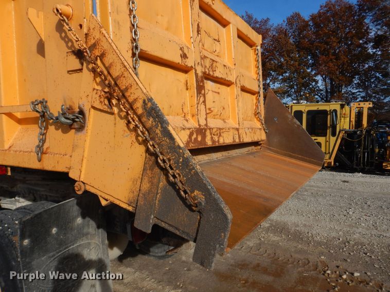 image for item DH8032 1994 White GMC WG  dump truck