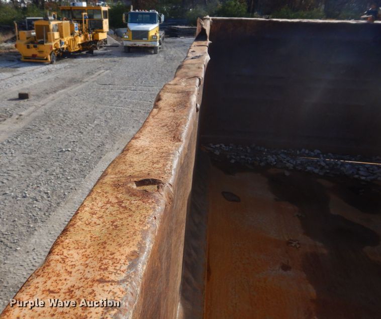 image for item DH8032 1994 White GMC WG  dump truck