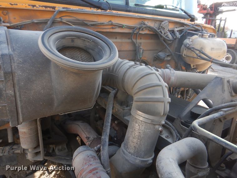 image for item DH8032 1994 White GMC WG  dump truck