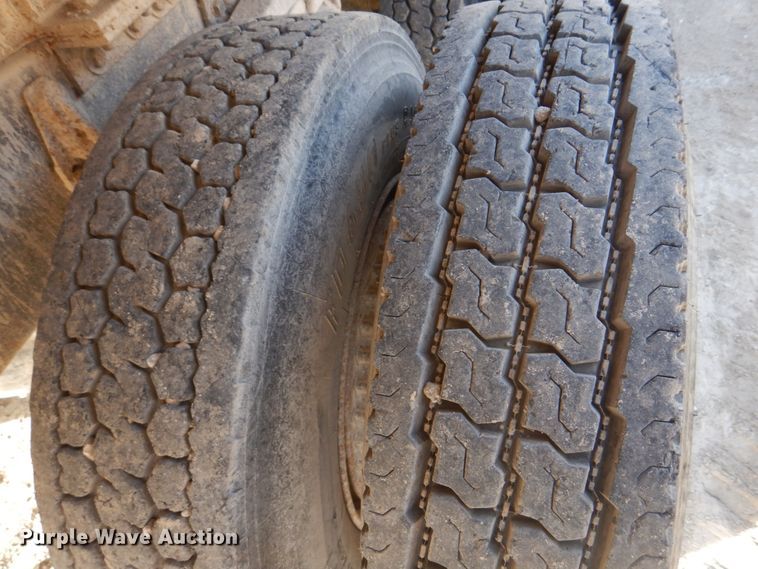 image for item DH8032 1994 White GMC WG  dump truck