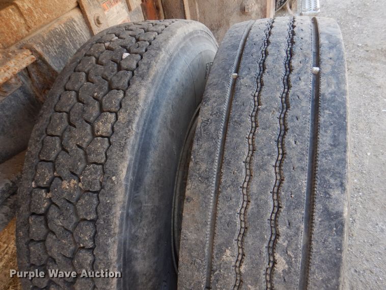 image for item DH8032 1994 White GMC WG  dump truck