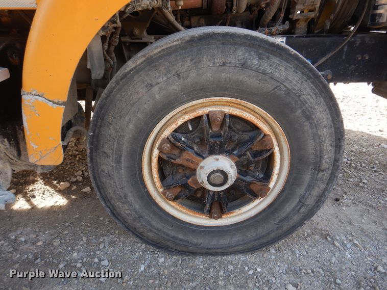 image for item DH8032 1994 White GMC WG  dump truck