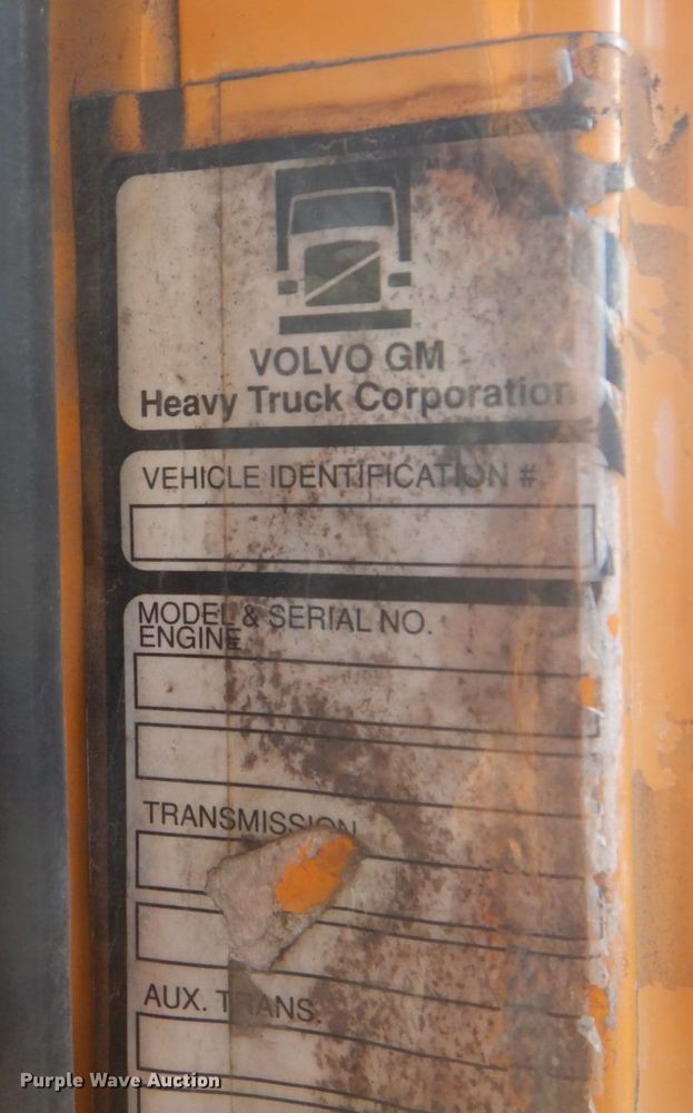 image for item DH8032 1994 White GMC WG  dump truck