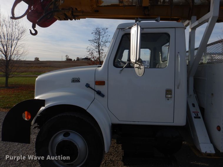 image for item DH8037 1999 International 4700  digger derrick truck