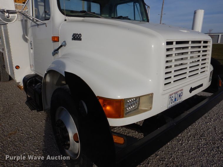 image for item DH8037 1999 International 4700  digger derrick truck