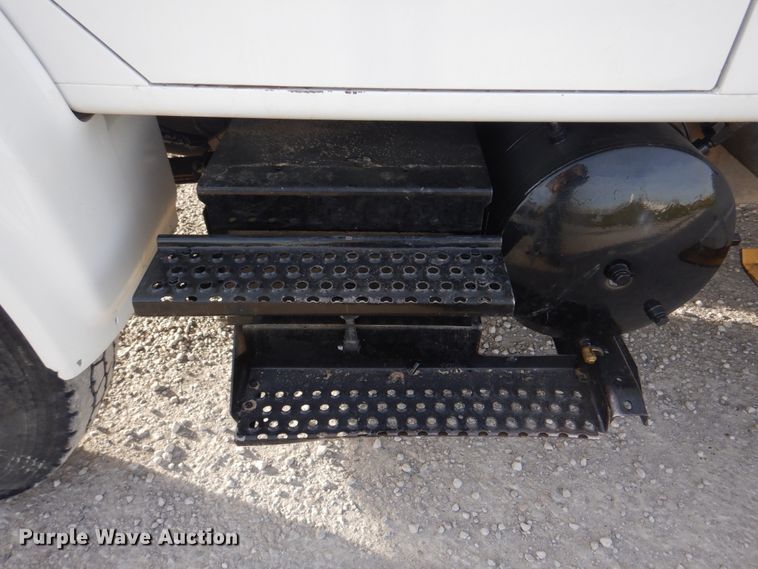 image for item DH8037 1999 International 4700  digger derrick truck