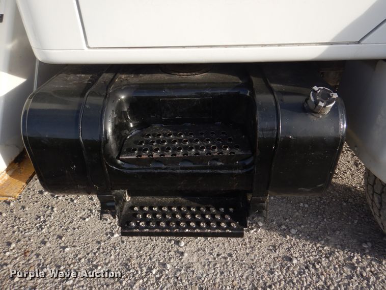 image for item DH8037 1999 International 4700  digger derrick truck