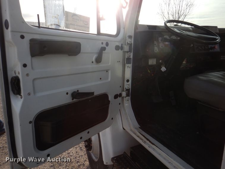 image for item DH8037 1999 International 4700  digger derrick truck