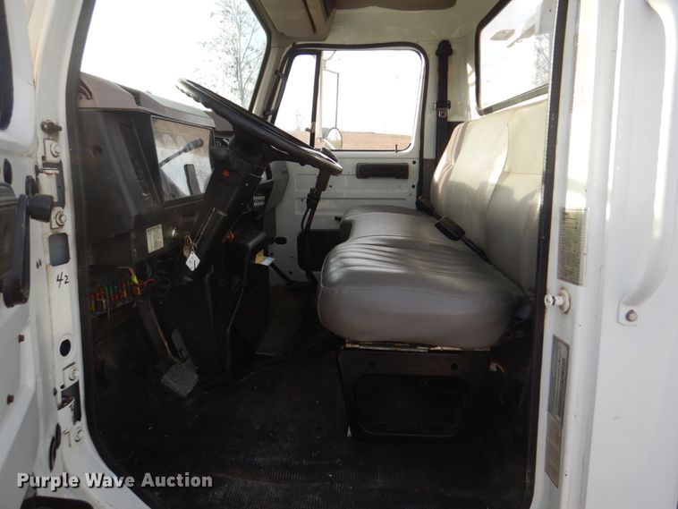 image for item DH8037 1999 International 4700  digger derrick truck