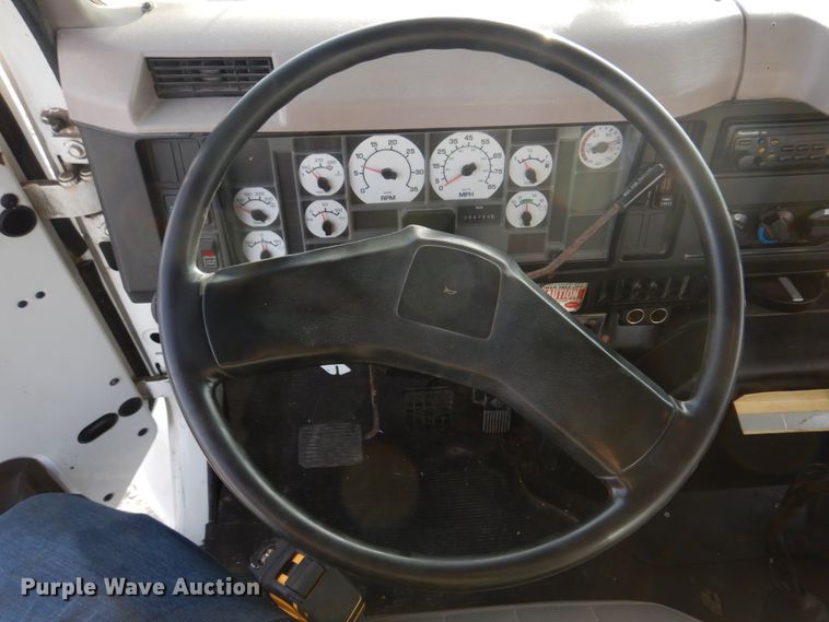 image for item DH8037 1999 International 4700  digger derrick truck