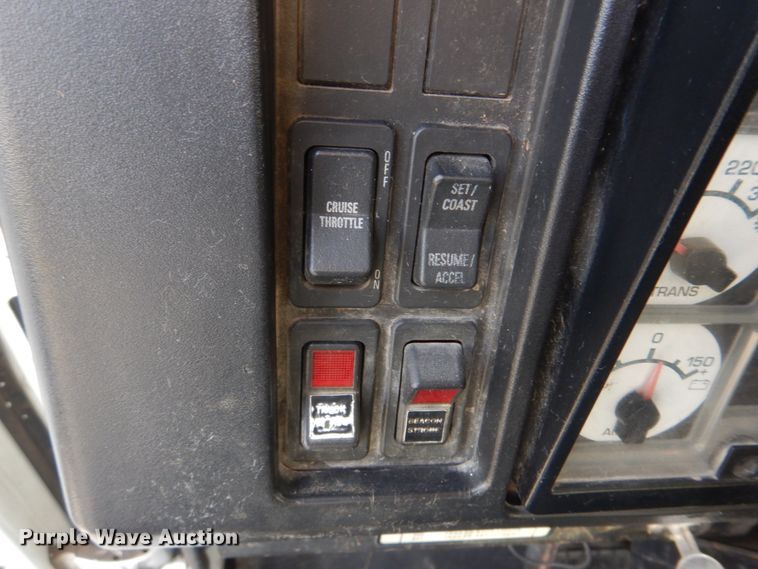 image for item DH8037 1999 International 4700  digger derrick truck