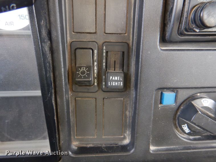 image for item DH8037 1999 International 4700  digger derrick truck