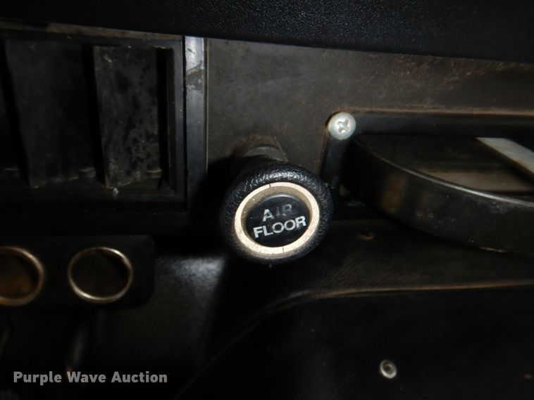 image for item DH8037 1999 International 4700  digger derrick truck