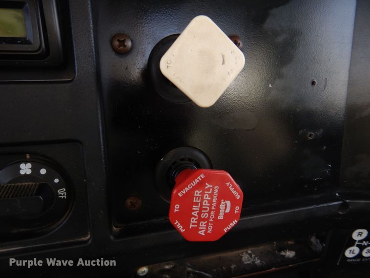 image for item DH8037 1999 International 4700  digger derrick truck