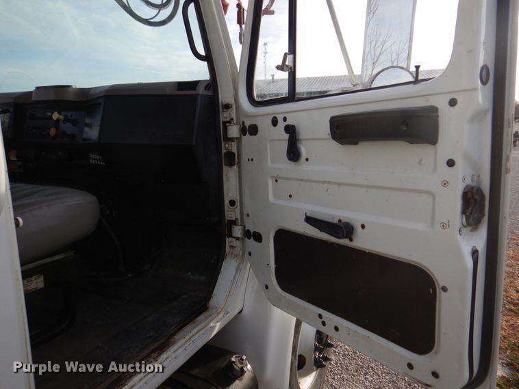 image for item DH8037 1999 International 4700  digger derrick truck