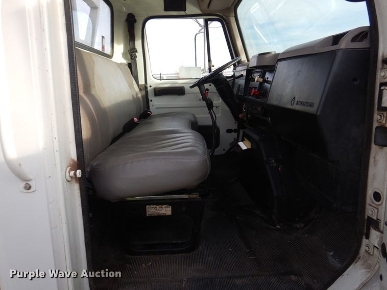 image for item DH8037 1999 International 4700  digger derrick truck