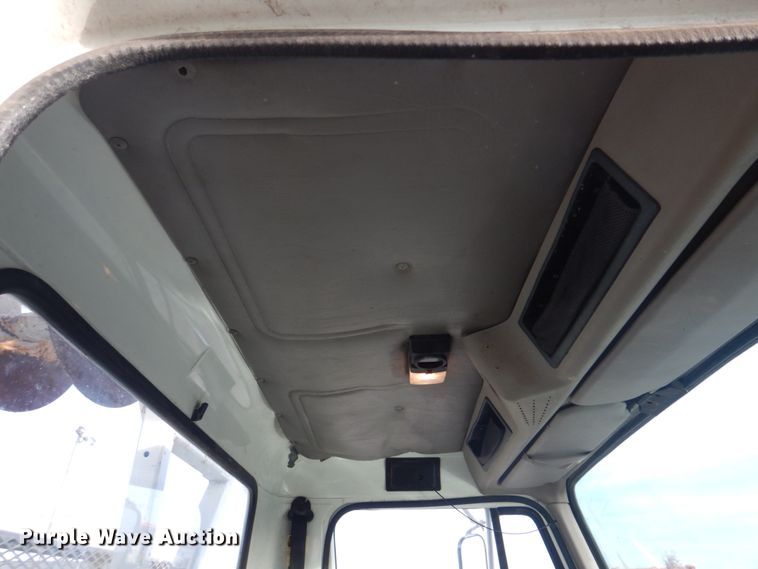 image for item DH8037 1999 International 4700  digger derrick truck