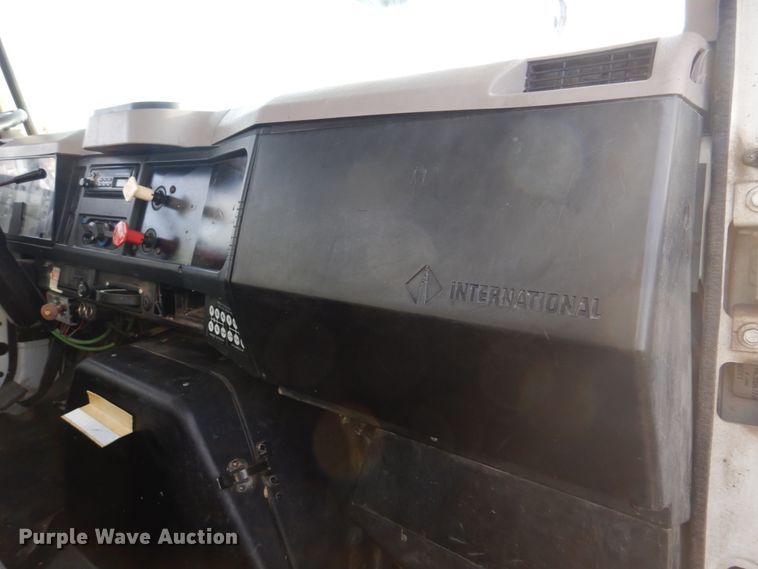 image for item DH8037 1999 International 4700  digger derrick truck