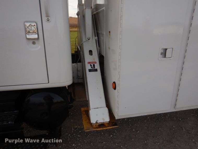 image for item DH8037 1999 International 4700  digger derrick truck