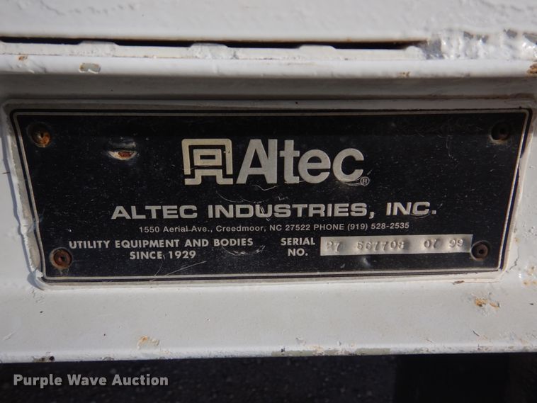 image for item DH8037 1999 International 4700  digger derrick truck