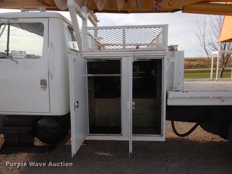 image for item DH8037 1999 International 4700  digger derrick truck