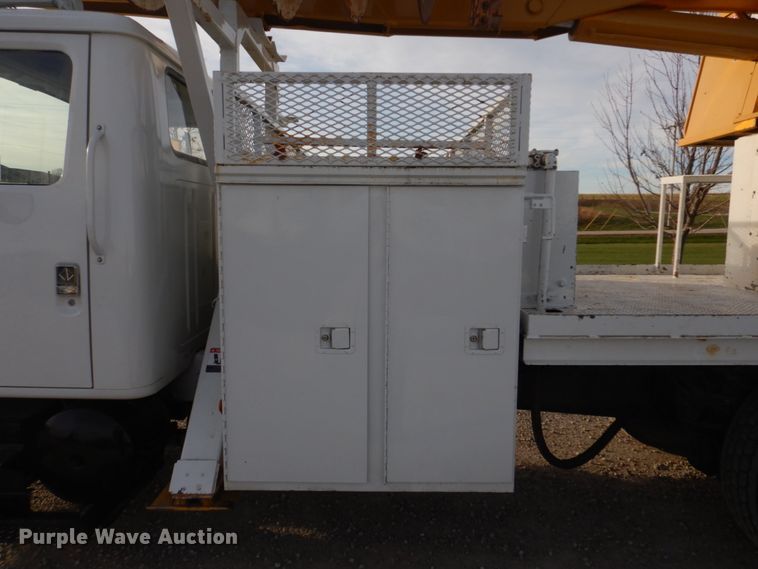 image for item DH8037 1999 International 4700  digger derrick truck