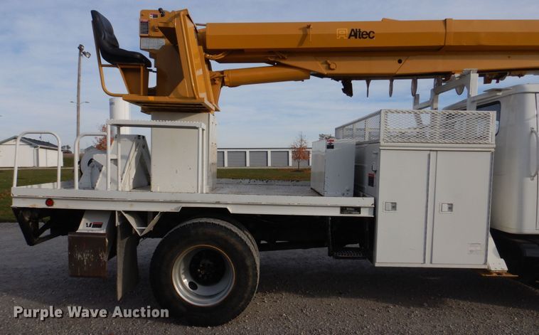 image for item DH8037 1999 International 4700  digger derrick truck