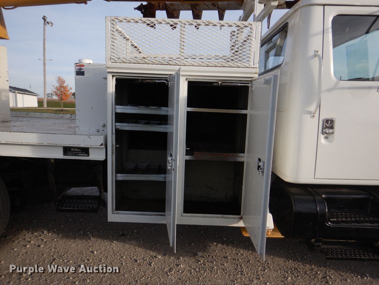 image for item DH8037 1999 International 4700  digger derrick truck