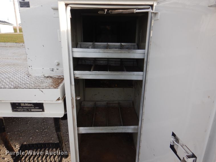 image for item DH8037 1999 International 4700  digger derrick truck