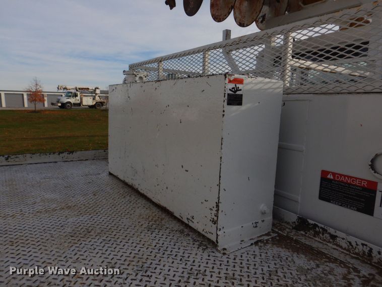 image for item DH8037 1999 International 4700  digger derrick truck