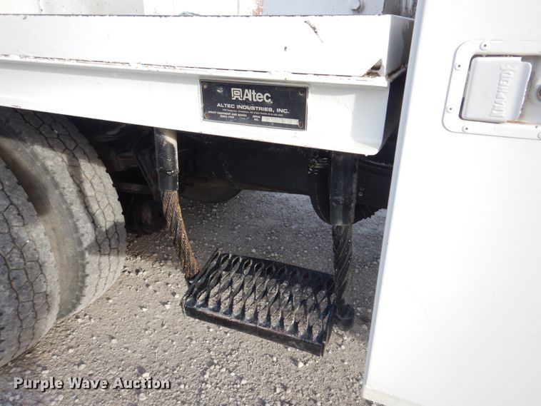 image for item DH8037 1999 International 4700  digger derrick truck