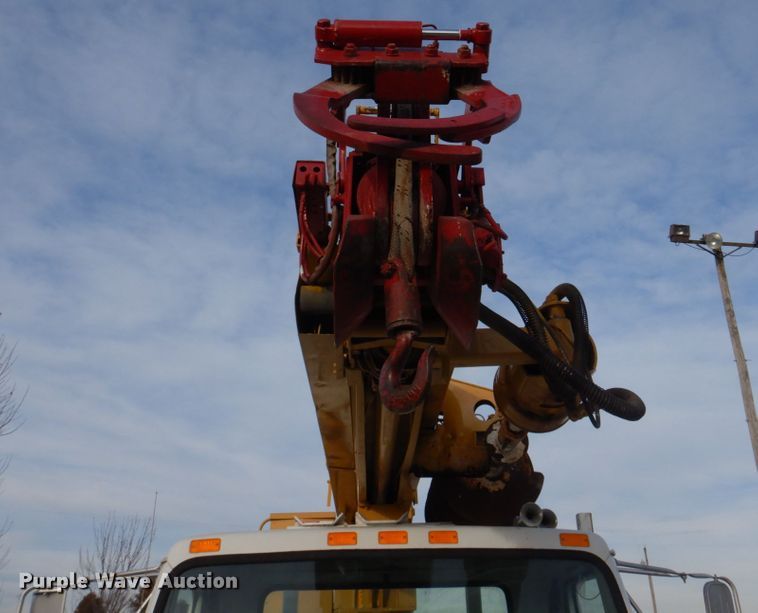 image for item DH8037 1999 International 4700  digger derrick truck