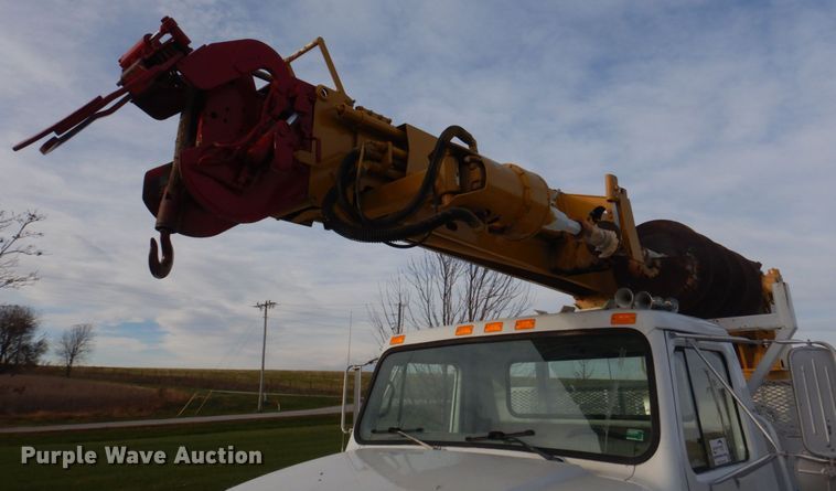 image for item DH8037 1999 International 4700  digger derrick truck