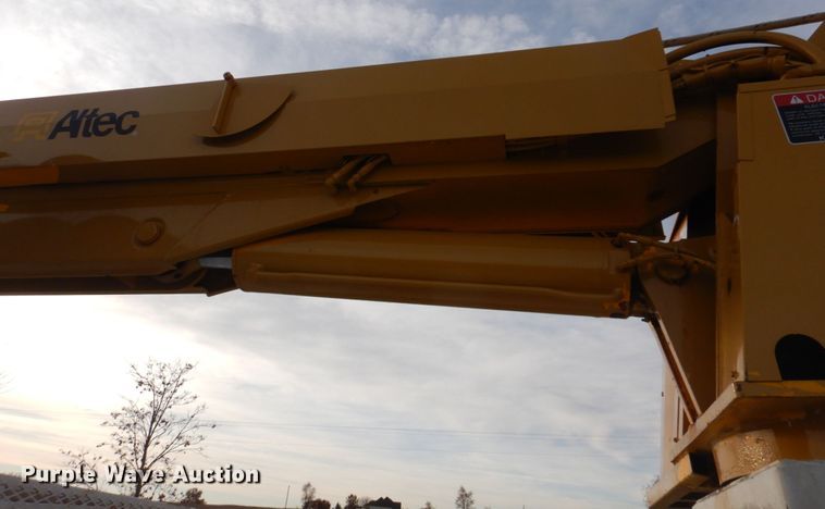 image for item DH8037 1999 International 4700  digger derrick truck