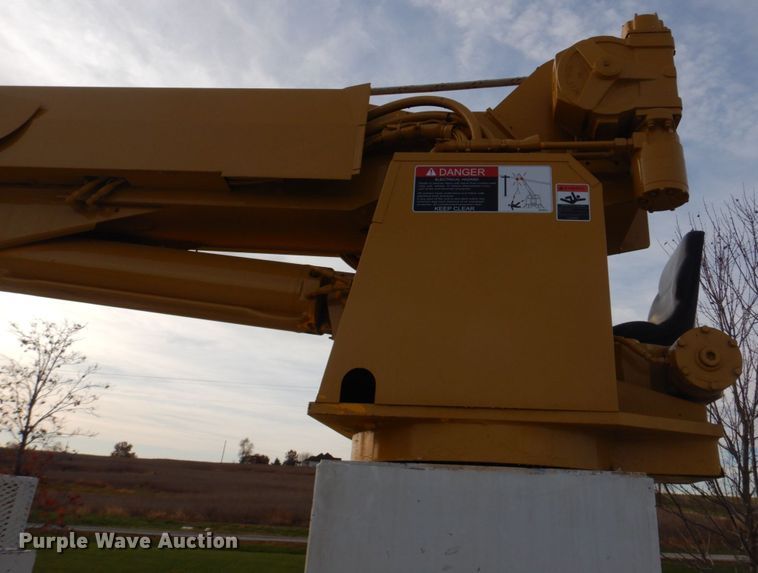 image for item DH8037 1999 International 4700  digger derrick truck