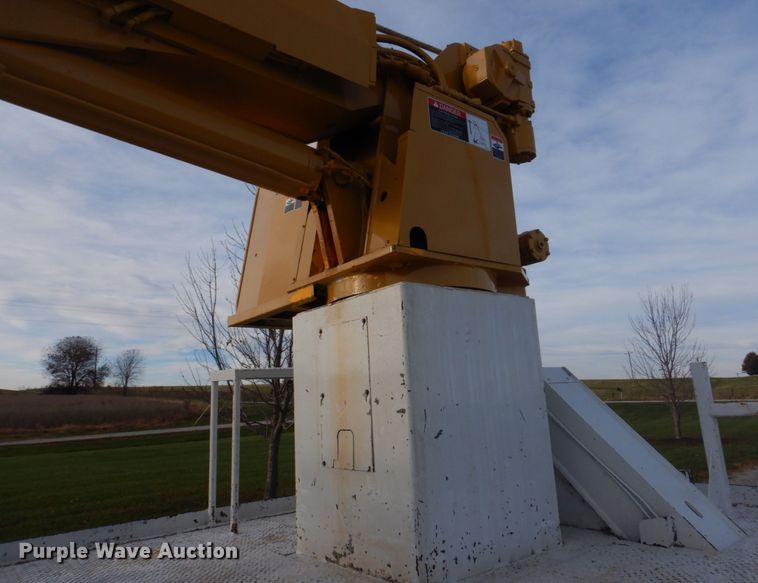 image for item DH8037 1999 International 4700  digger derrick truck