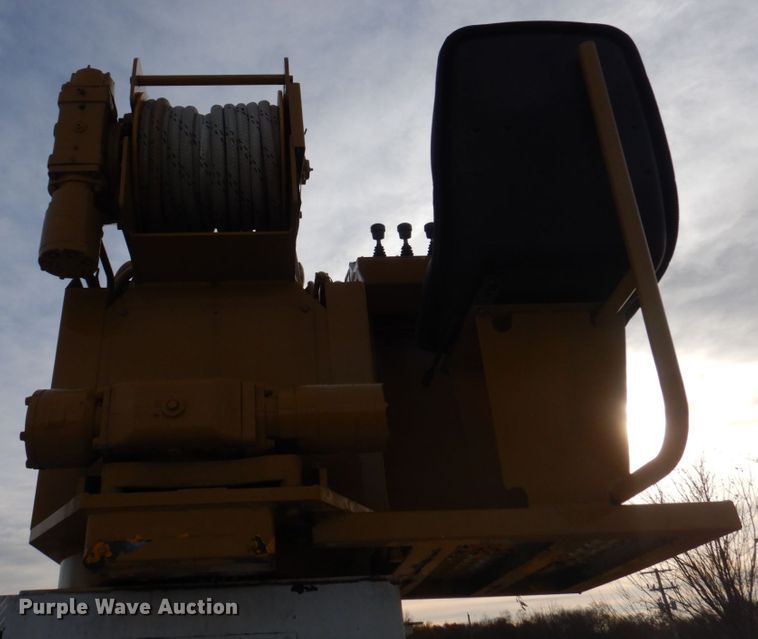 image for item DH8037 1999 International 4700  digger derrick truck