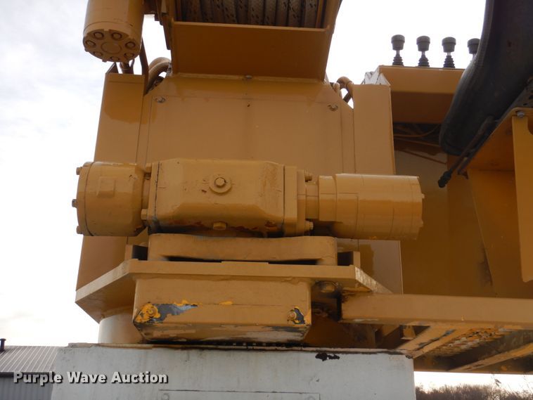 image for item DH8037 1999 International 4700  digger derrick truck