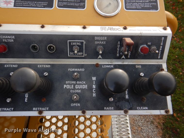 image for item DH8037 1999 International 4700  digger derrick truck