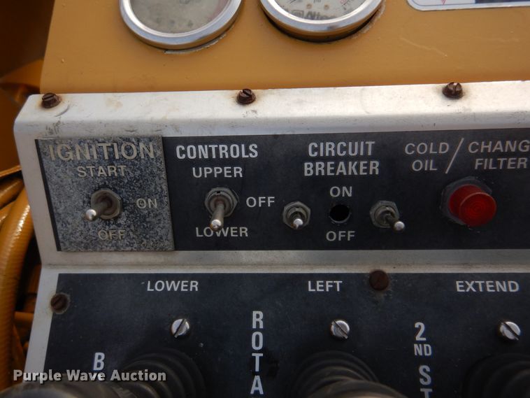 image for item DH8037 1999 International 4700  digger derrick truck